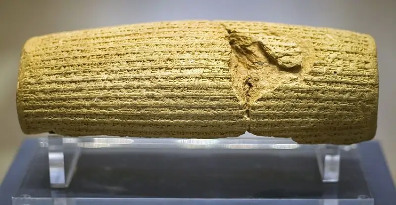 Cyrus cylinder or Cyrus prism