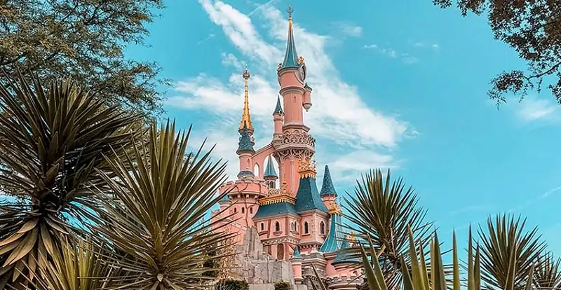 LES SECRETS DU CHÂTEAU DE DISNEYLAND PARIS 